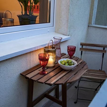 Apartament Przy Metrze Wierzbno Z Nuta Vintage Warschau Exterior foto